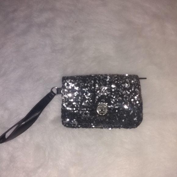 Jennifer Lopez Handbags - Jennifer Lopez Wristlet